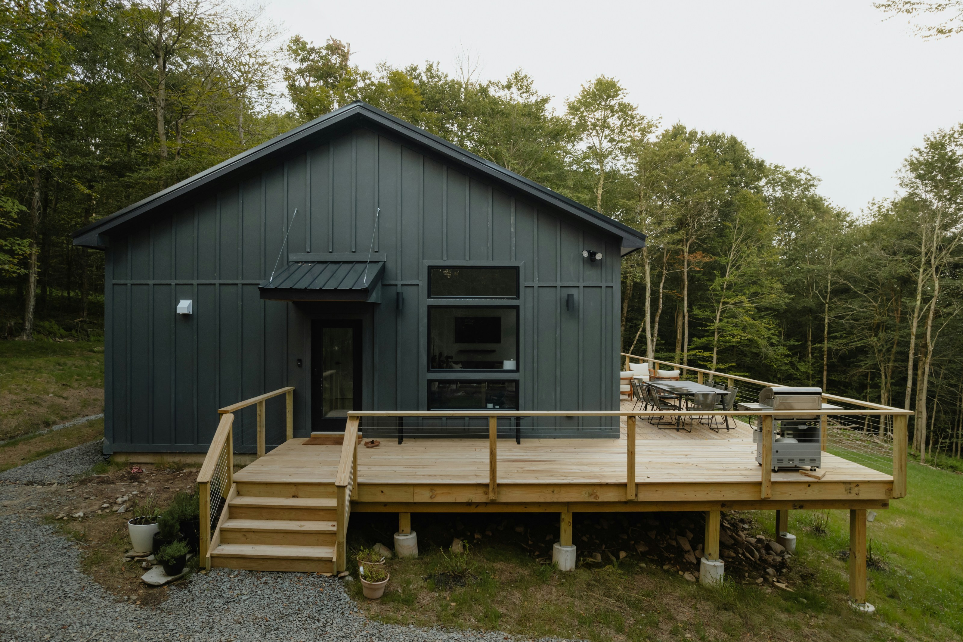 Modern ház erkélyel